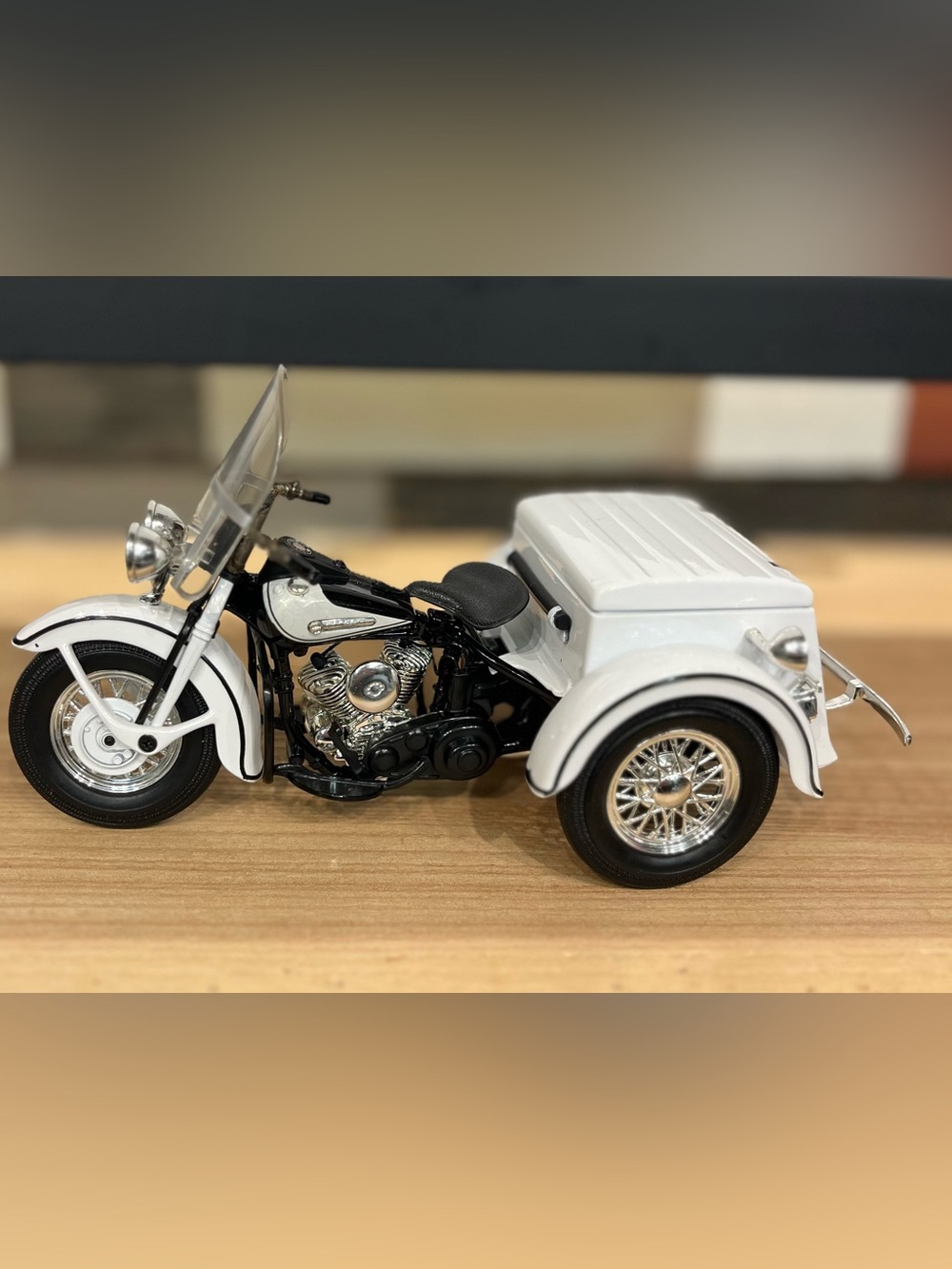 1947 Harley Davidson Police Servi-Car coin bank - Picture 6 of 10